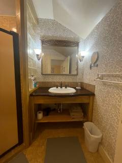 Room 4 Bath